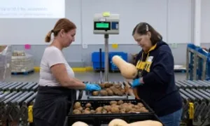 Nỗi lo của người Mỹ trước nguy cơ mất tem phiếu thực phẩm