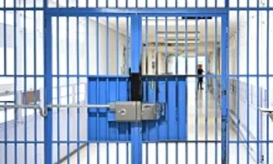 Đi cướp để vào tù với cháu